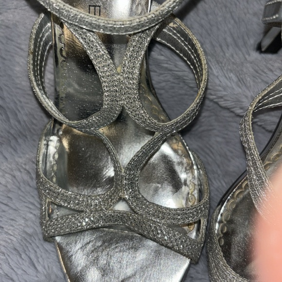 Rampage Women’s Silver Glitter, 7 1/2M like new - Picture 9 of 10